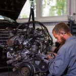 Вылет шины автомобиля