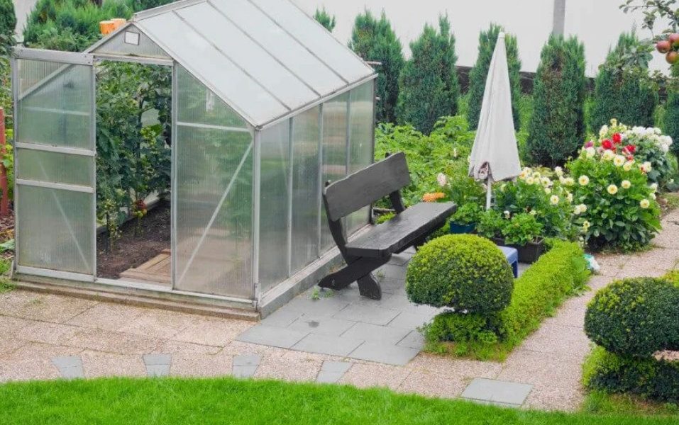 Мини-теплица на участке: эффективные проекты для компактных садов