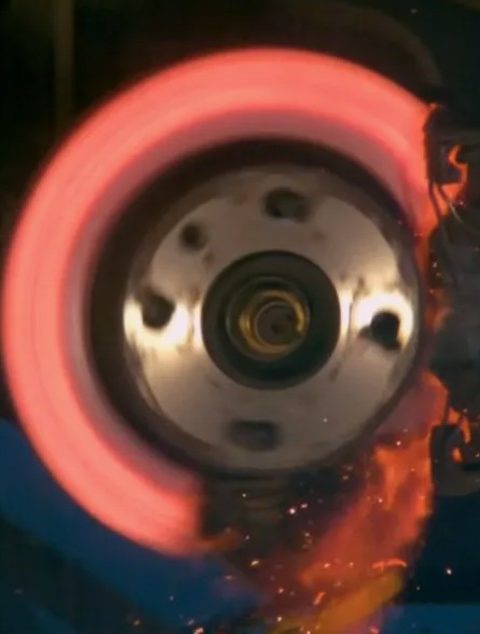 Почему тормоза «плывут» в жару и как спасти систему от перегрева